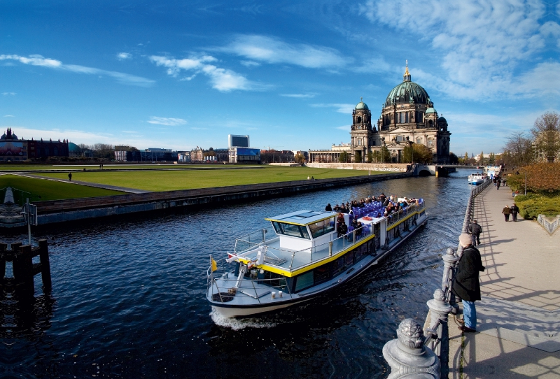 Spree am Berliner Dom