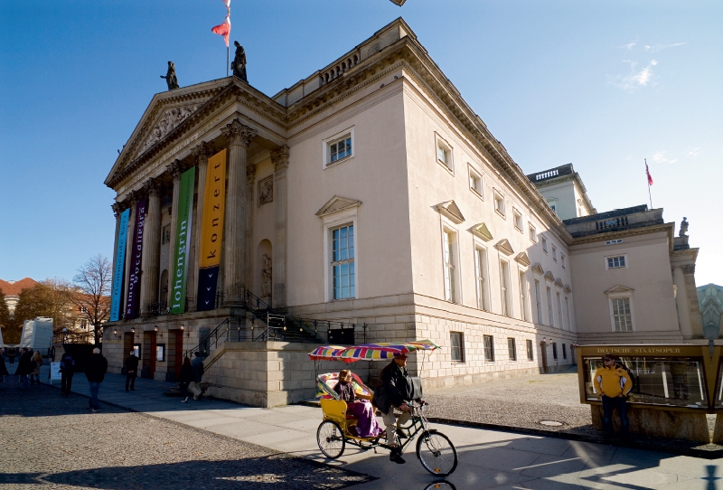 Deutsche Staatsoper, Unter den Linden