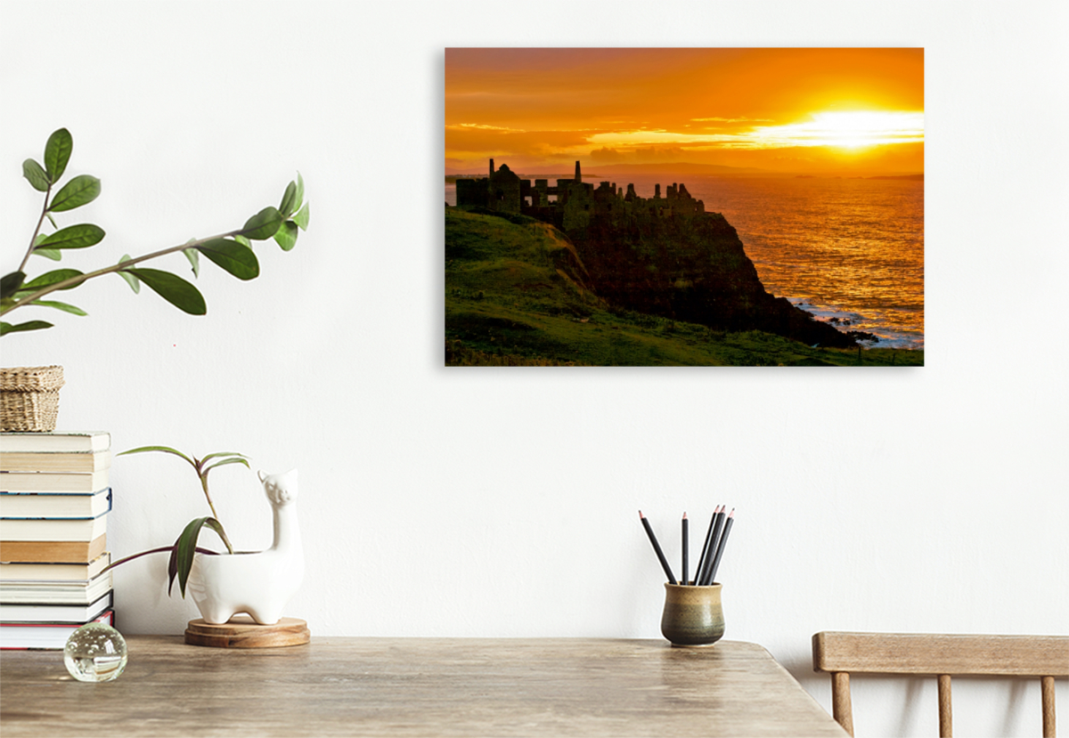 Sehnsucht Irland - Dunluce Castle im County Antrim bei Sonnenuntergang