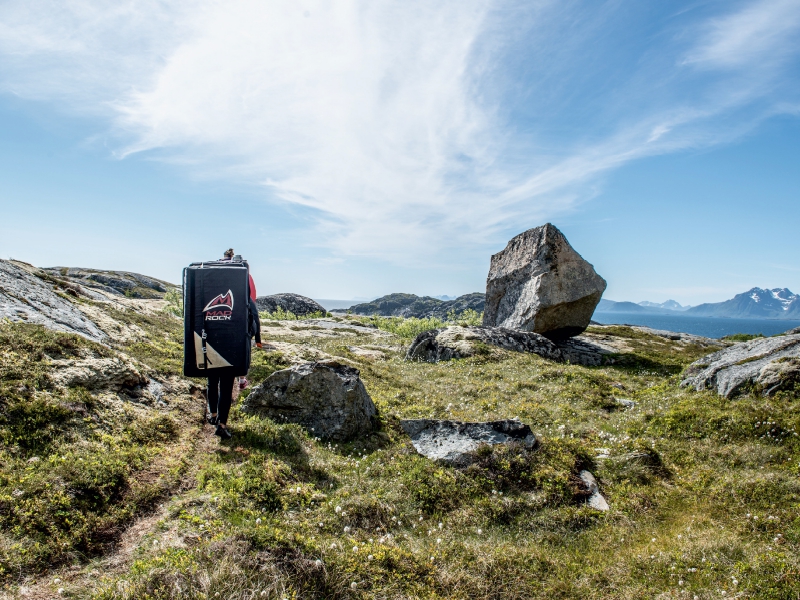 bouldern in Henningsvaer, Lofoten,