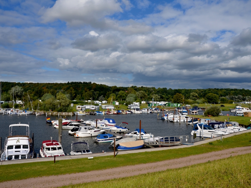 Yachthafen und Campingplatz