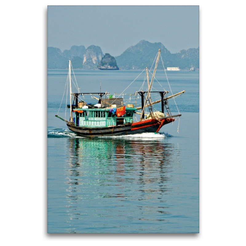 Fischerboot in der Ha Long Bucht, Vietnam