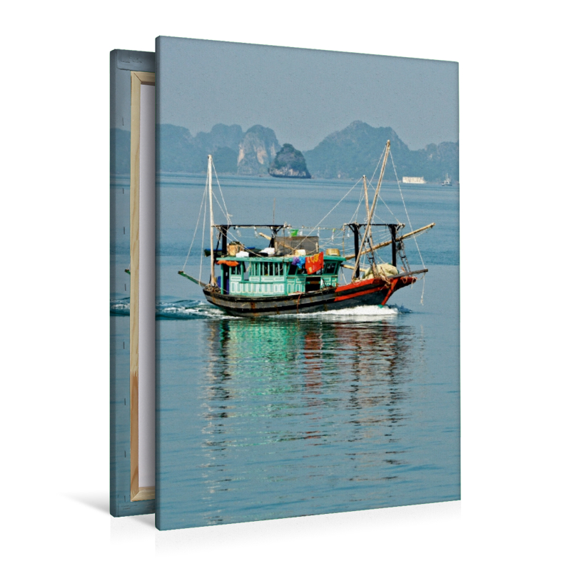 Fischerboot in der Ha Long Bucht, Vietnam