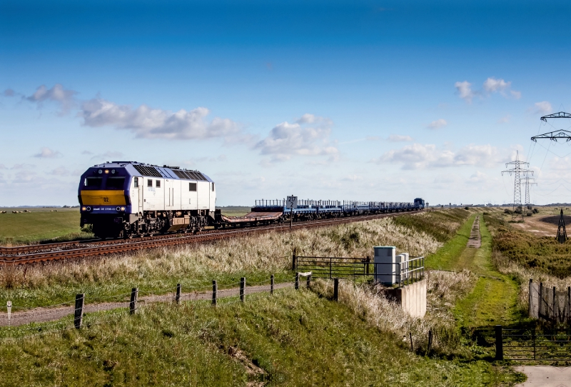 Der neue Autozug von RDC mit MaK De 3700