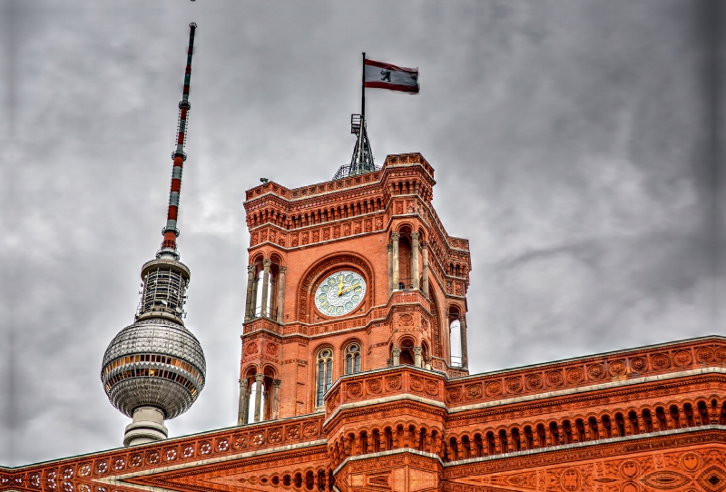 Berlin- Rote Rathaus und Fernsehturm