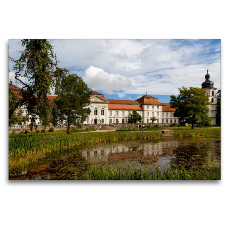 Seitenansicht des Schlosses mit Terrasse