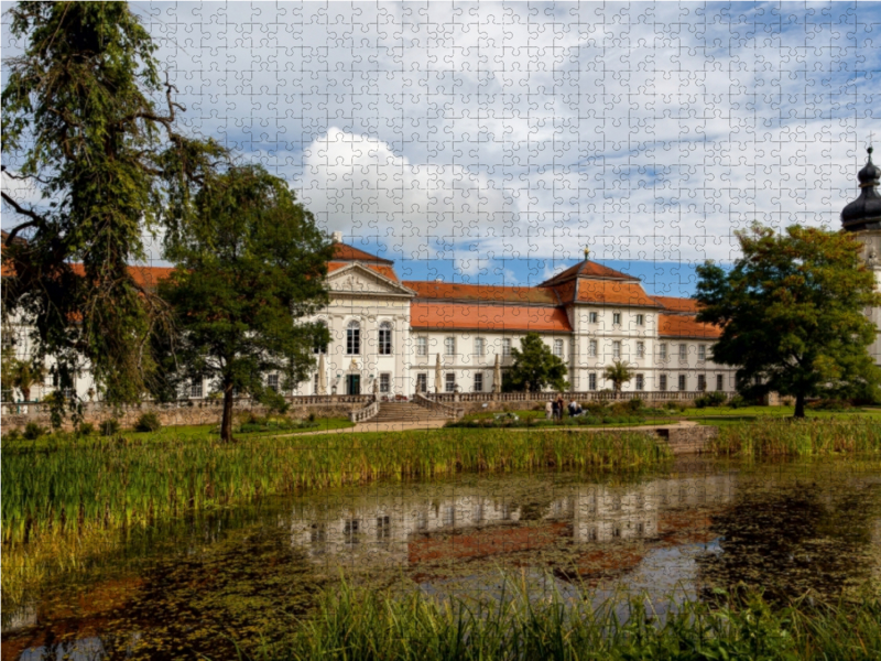 Seitenansicht des Schlosses mit Terrasse