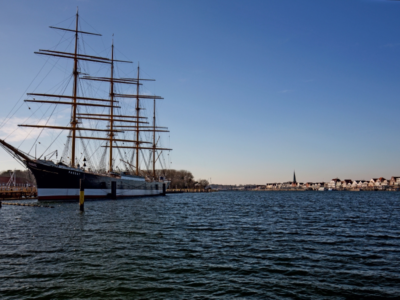 Blick vom Priwall auf die Passat und Travemünde