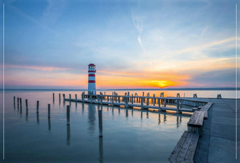 Leuchtturm in Podersdorf am Neusiedler See (Österreich)