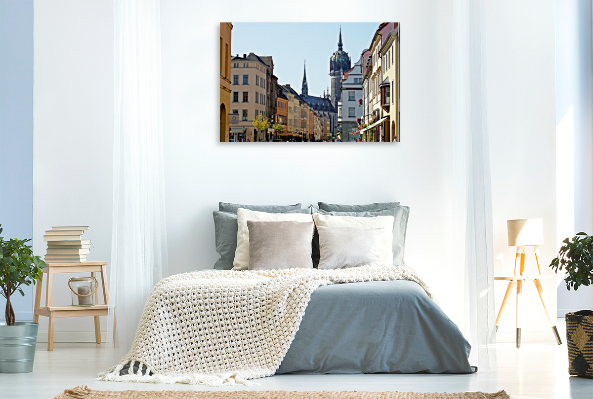 Wittenberg, Blick vom Alten Rathaus durch die Coswiger Straße auf die Schlosskirche