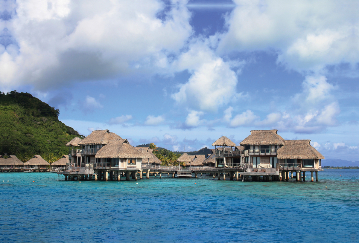 Luxus-Überwaserbungalows vor Bora Bora in der Südsee