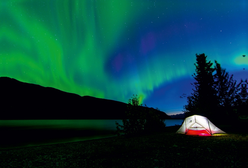 Nordlichter , Muncho Lake, British Columbia