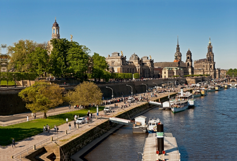 Brühlsche Terrasse und Raddampfer-Anlegestelle der Sächsischen Dampfschifffahrt, Dresden