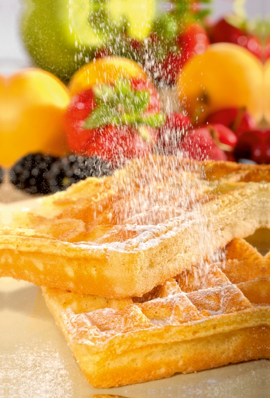 Frische Waffeln mit Obst