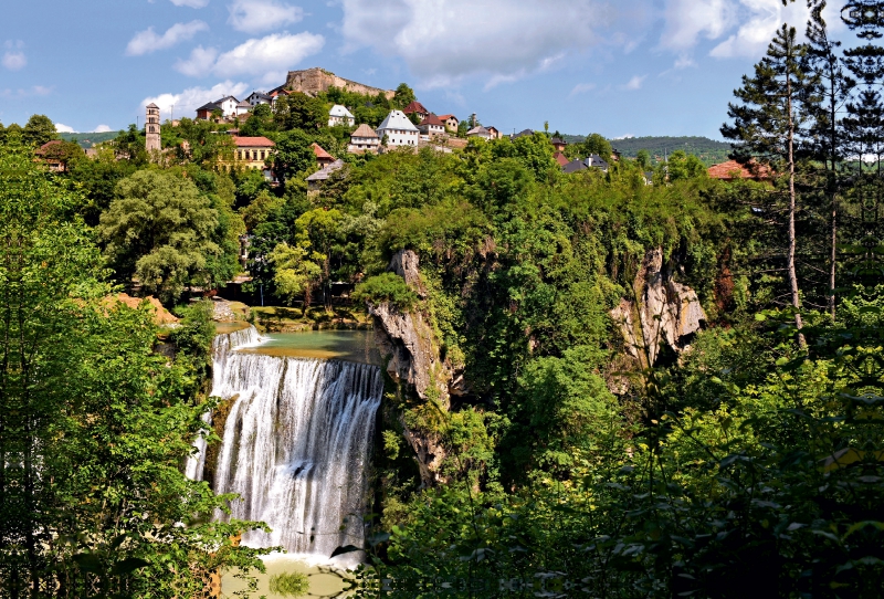 Der Pliva-Wasserfall in Jajce, Zentralbosnien