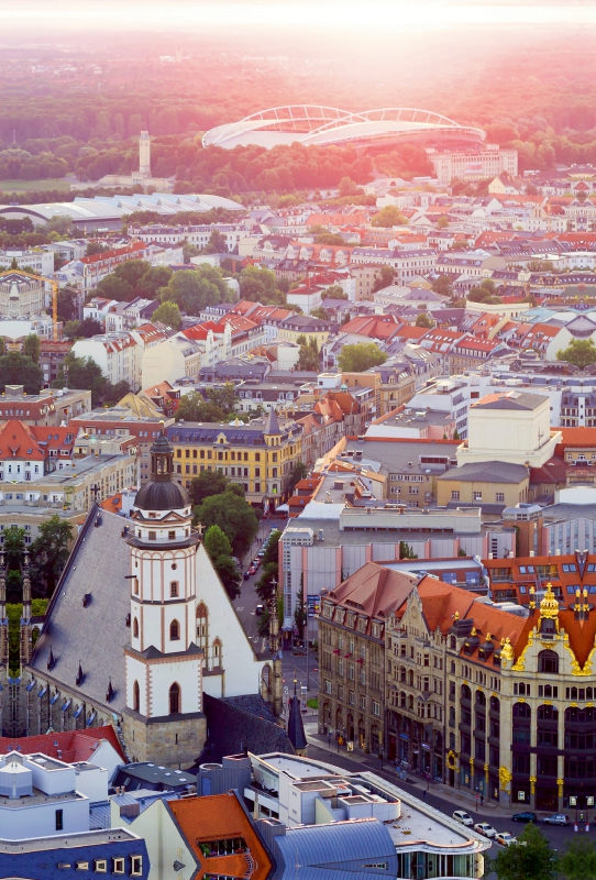 Leipzig mit der Thomaskirche und dem Stadion