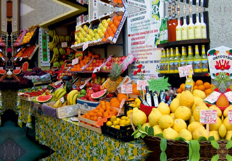 Obstladen in Limone