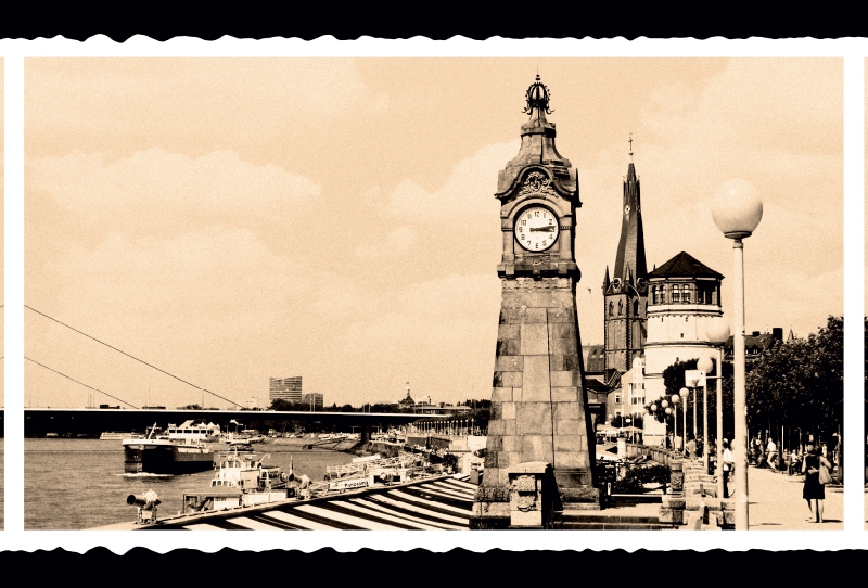 Pegeluhr an der Rheinuferpromenade in Düsseldorf, Vintage