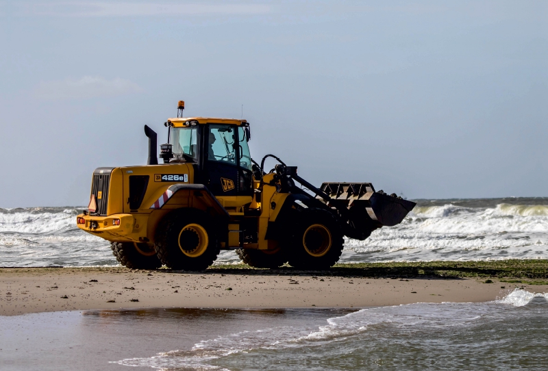 Bagger am Strand