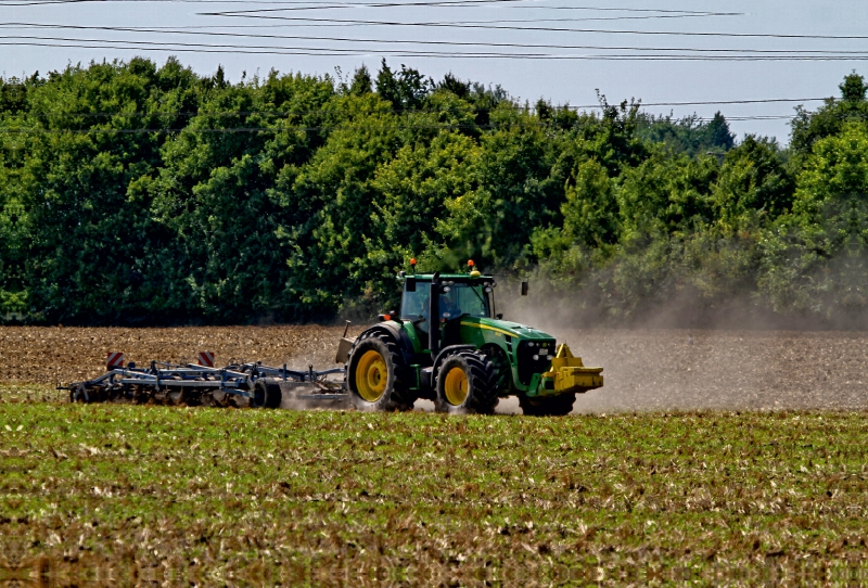 Feld pflügen