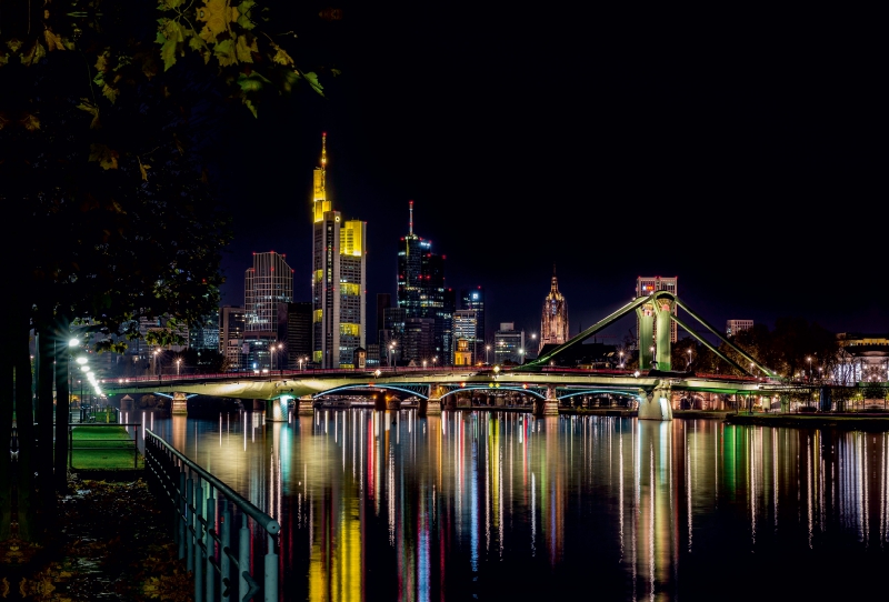 Die Frankfurter Skyline bei Nacht