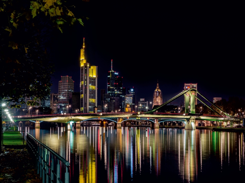 Die Frankfurter Skyline bei Nacht