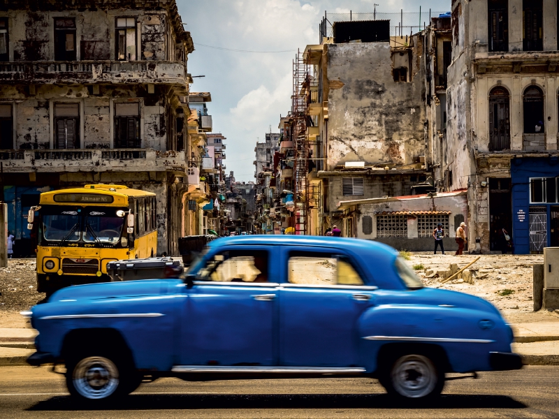 Kuba Nostalgie: Oldtimer am Malecon, Havanna