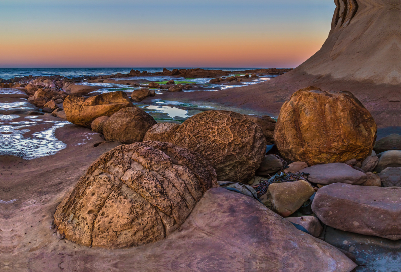 Abendlicht am Felsenstrand, Neuseeland