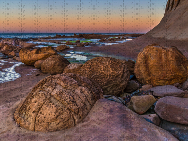 Abendlicht am Felsenstrand, Neuseeland