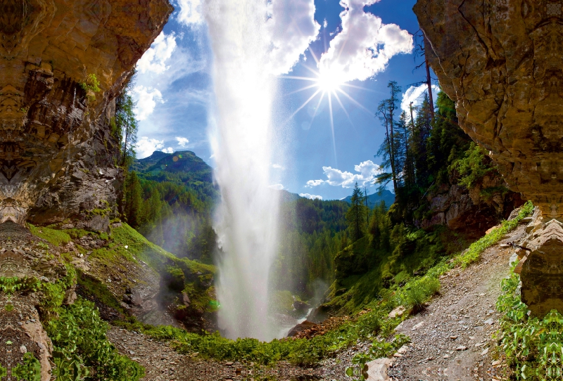 Der Johannes Wasserfall im puren Sonnenschein