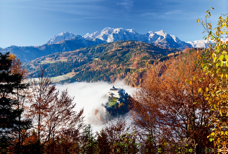 Ein Nebelteppich rund um die Burg Hohenwerfen