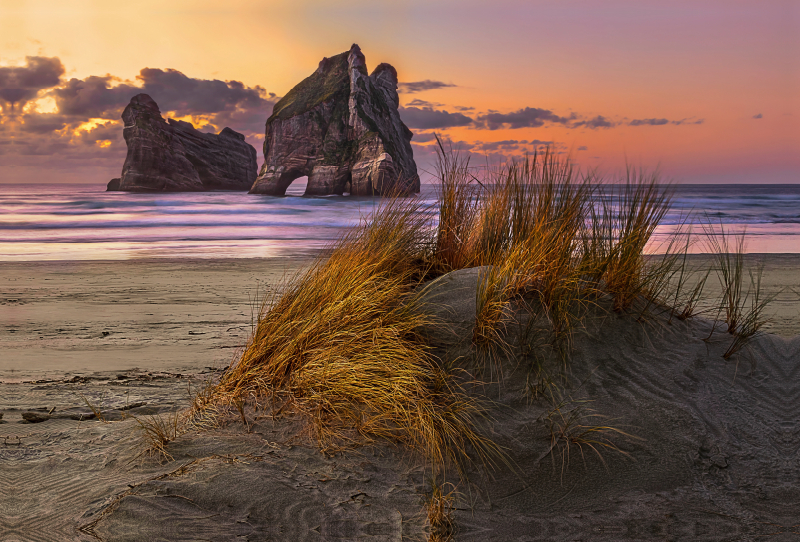 Abenddämmerung am Wharariki Beach, Neuseeland