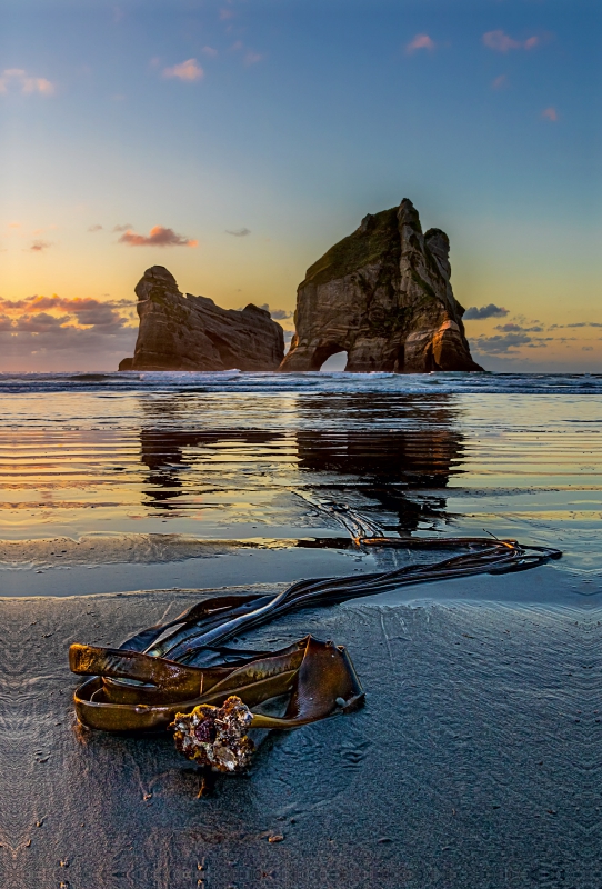 Sonnenuntergang am Wharariki Beach, Neuseeland