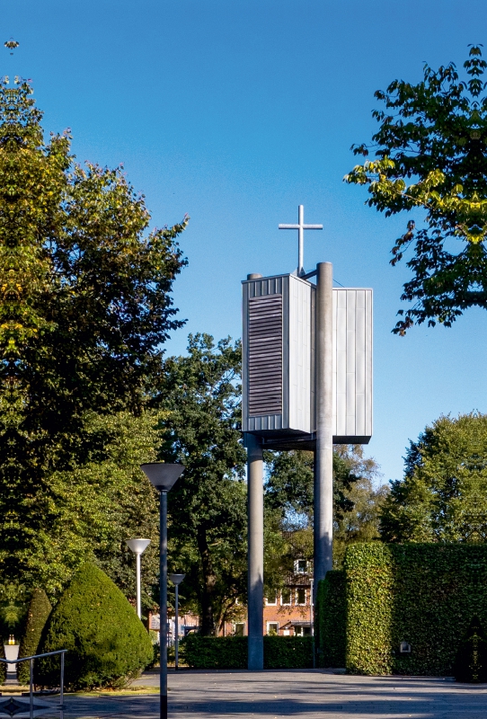 St. Josef-Kirche, Hinterm Wall