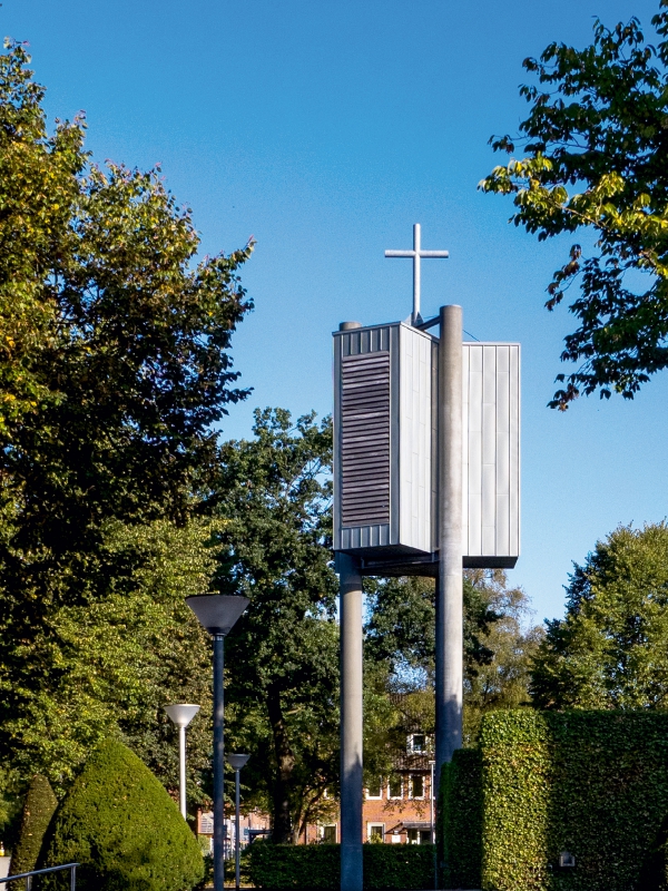 St. Josef-Kirche, Hinterm Wall