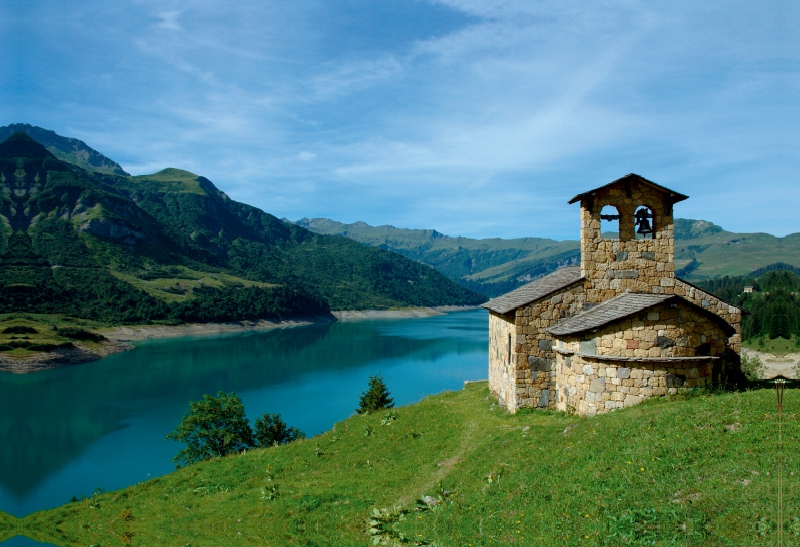 Kirche am Stausee Roselend