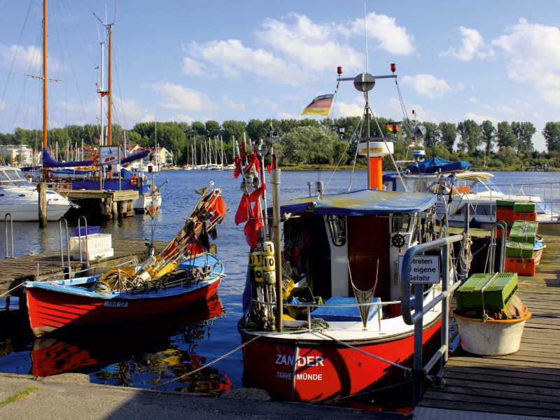 Fischerhafen Travemünde an der Hafeneinfahrt