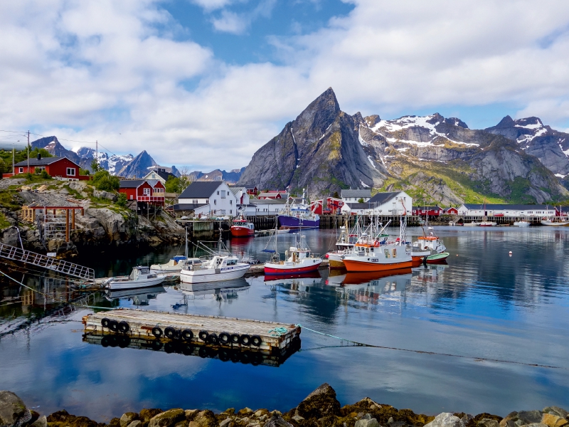 Der Hafen von Hamnøya, Lofoten (Norwegen)