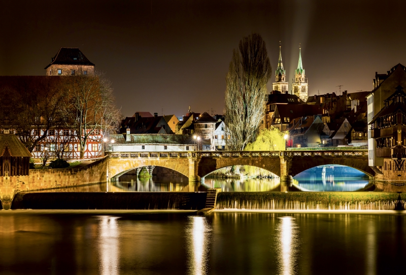 Blick auf die Maxbrücke vom Kettensteg aus