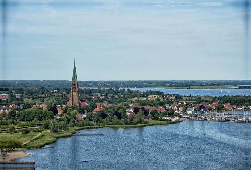 Blick auf den St.-Petri-Dom und den Yachthafen