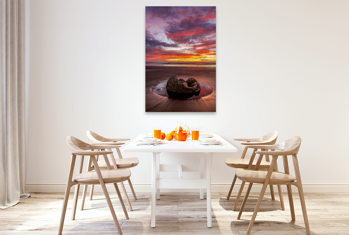 Magischer Augenblick bei den Moeraki Boulders, Neuseeland