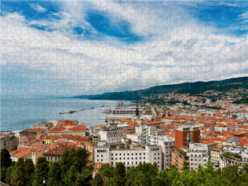 Triest, Blick über die Stadt zum Hafen