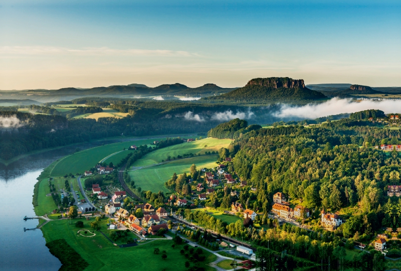 Blick auf Elbe und den Kurort Rathen, Sächsische Schweiz