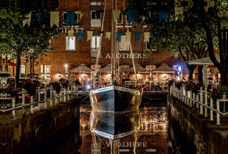 Der Ewer Margareta, typisches Frachtschiff der Niederelbe im Fleth der Hansestadt Buxtehude