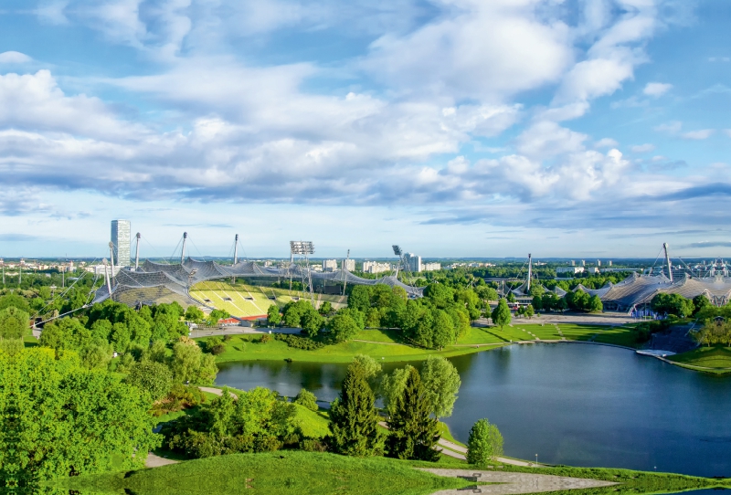 Blick auf den Olympiasee und das Stadion