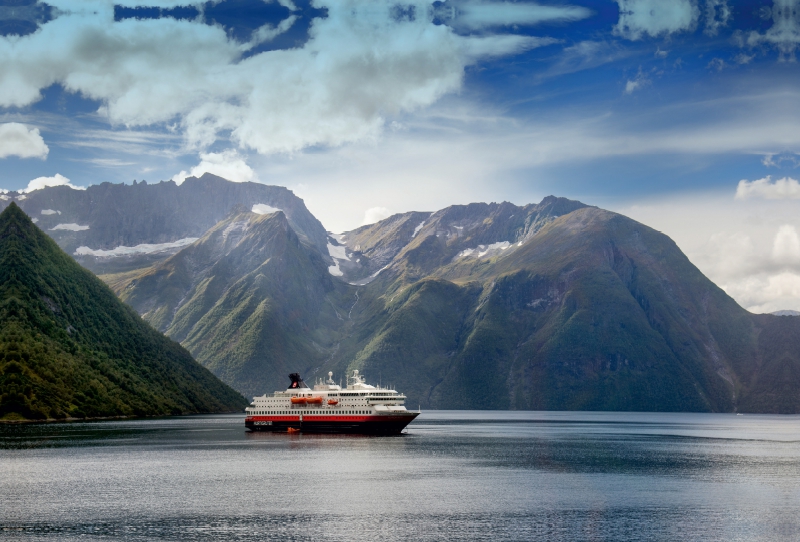 MS Nordkapp im Hjørundfjord