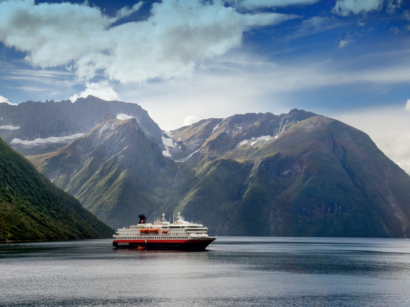 MS Nordkapp im Hjørundfjord