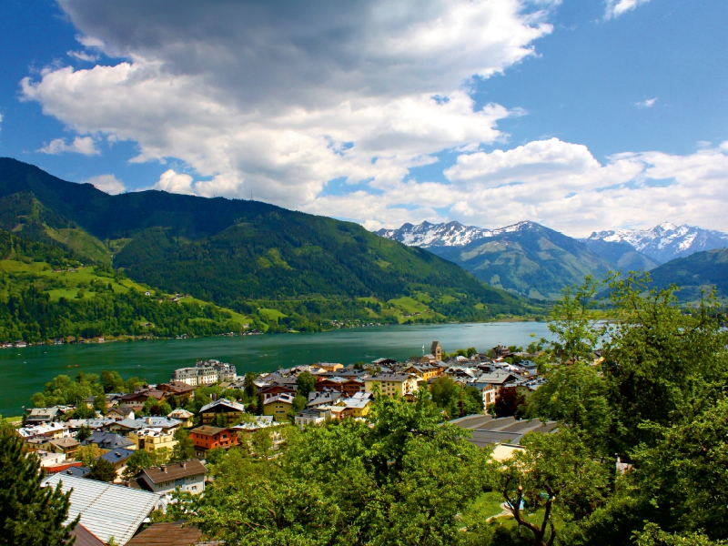 Über den Dächern von Zell am See