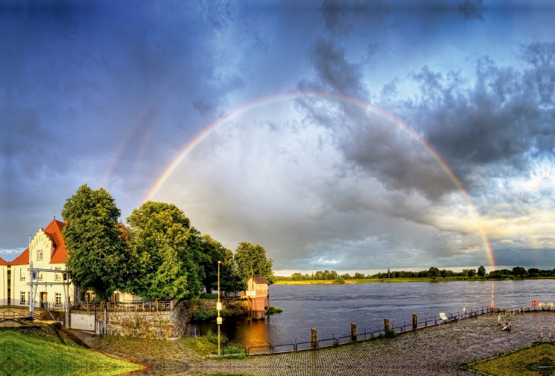 Zollenspieker Fährhaus an der Elbe in Hamburg