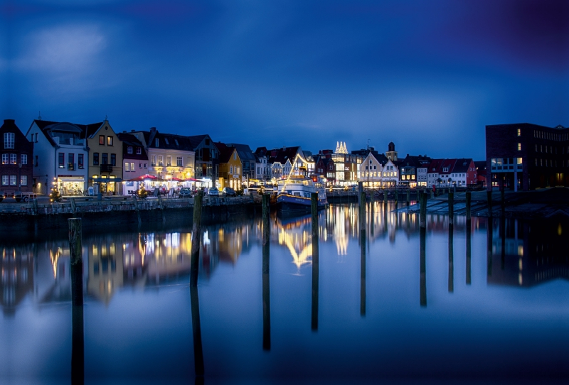 Weihnachtliches Husum zur blauen Stunde